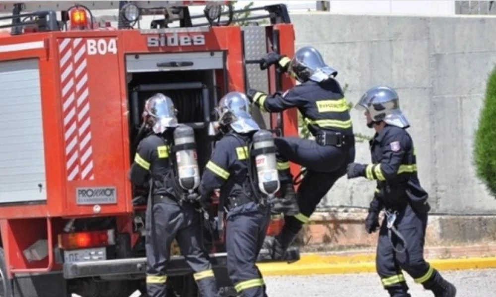 Πυρκαγιά στην Παλλήνη σε χαμηλή βλάστηση – Δεν απειλεί σπίτια